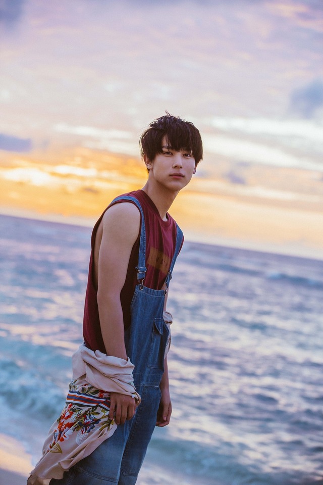 限定版表紙／中川大志 写真集「maka hou」（C）SDP※画像はイメージ