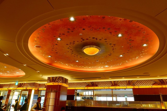 ＜“ディズニー・クリスマス”スペシャルディナー エメラルド（11/1～12/25）＞の提供がスタート。お値段15,000円