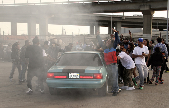 『キックス』（C）2016 FIGHT FOR FLIGHT, LLC. ALL RIGHTS RESERVED.