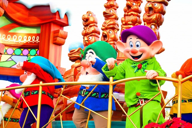 TDL定番パレード「ディズニー・クリスマス・ストーリーズ」☆(C) Disney