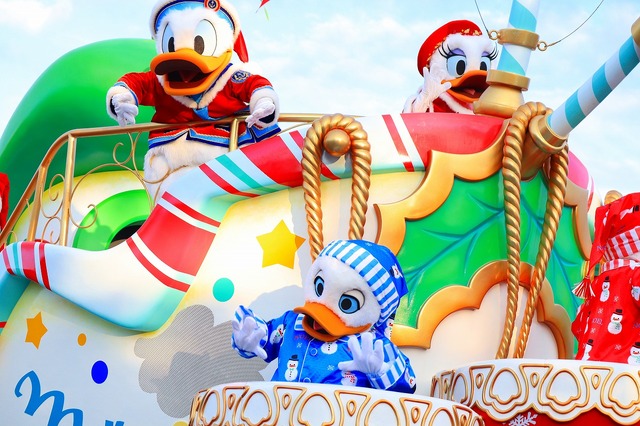 TDL定番パレード「ディズニー・クリスマス・ストーリーズ」☆(C) Disney