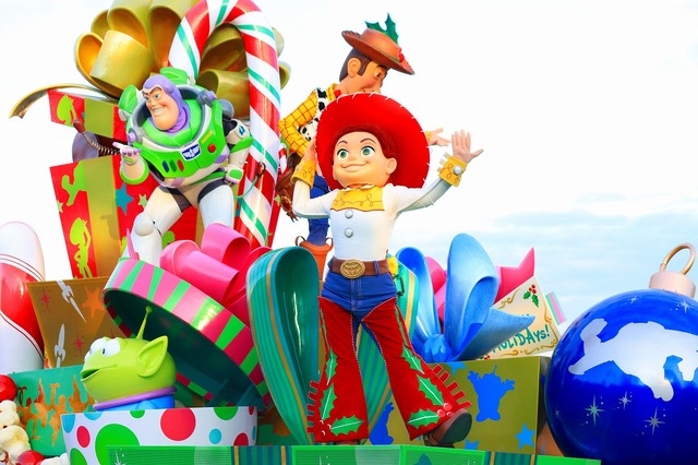 TDL定番パレード「ディズニー・クリスマス・ストーリーズ」☆(C) Disney