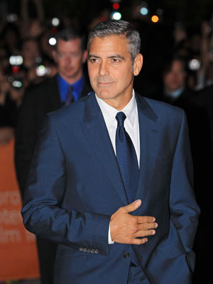 ジョージ・クルーニーもスーツでキメています -(C) Photoshot/AFLO