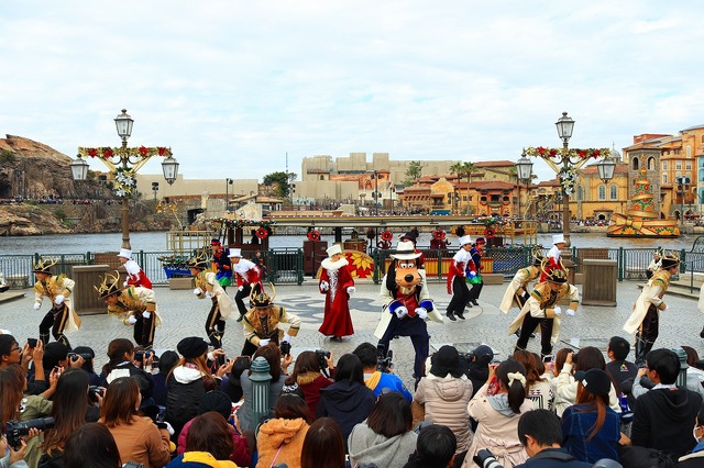 超人気ハーバーショー「イッツ・クリスマスタイム！」☆(C) Disney