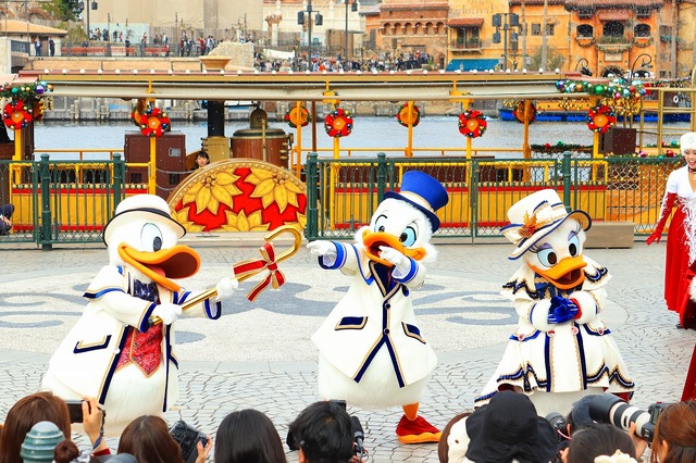 超人気ハーバーショー「イッツ・クリスマスタイム！」☆(C) Disney