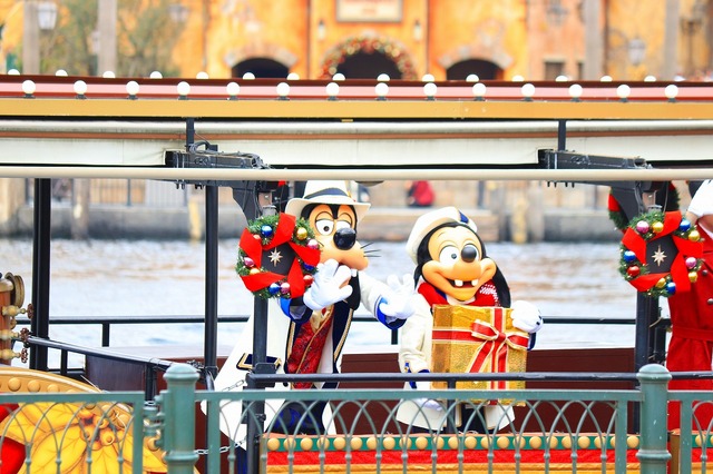 超人気ハーバーショー「イッツ・クリスマスタイム！」☆(C) Disney