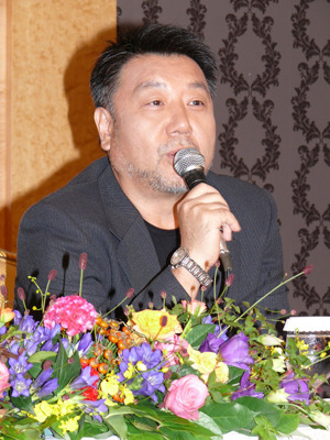 「初秋」製作発表会見