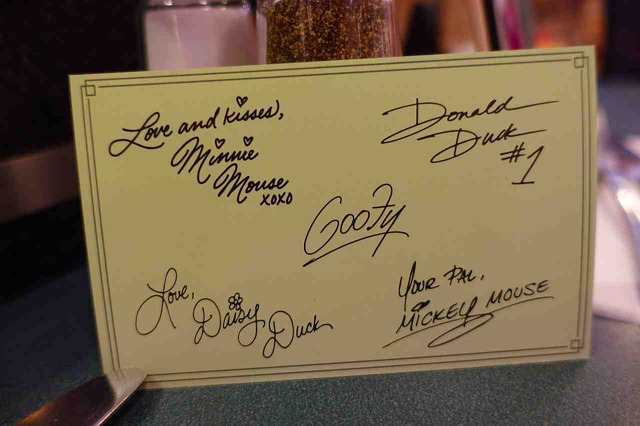 協力：ディズニー・ディスティネーション・インターナショナル As to Disney artwork, logos and properties： (C) Disney