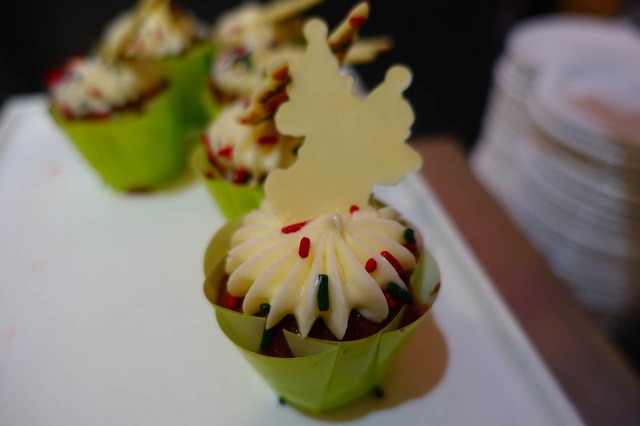 協力：ディズニー・ディスティネーション・インターナショナル As to Disney artwork, logos and properties： (C) Disney