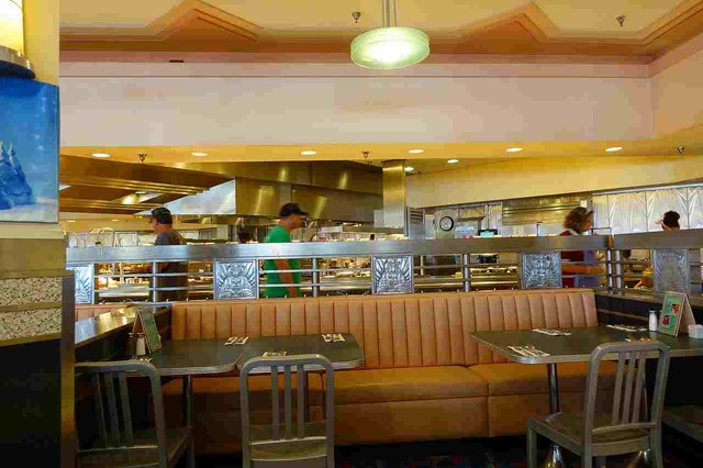 協力：ディズニー・ディスティネーション・インターナショナル As to Disney artwork, logos and properties： (C) Disney