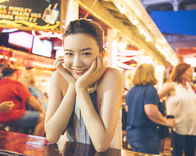 永野芽郁1st写真集「moment」表紙（通常版）　アメリカ到着日、キーウエストでのディナー　（C）SDP