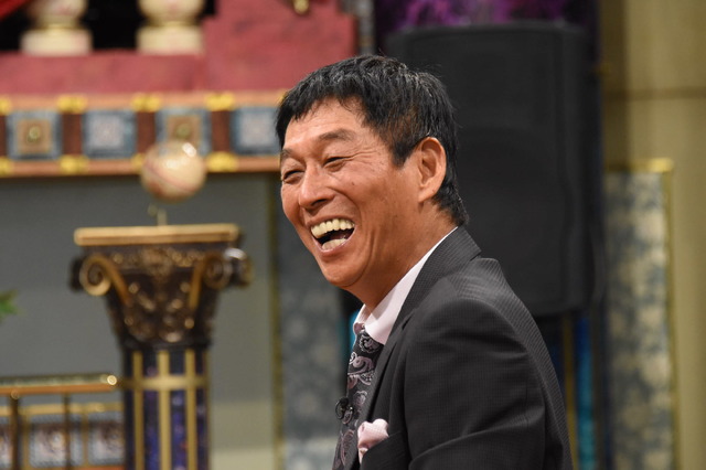 「超踊る！さんま御殿!!サンタ美女と菅田将暉、大泉洋が暴走4時間祭」(C)NTV