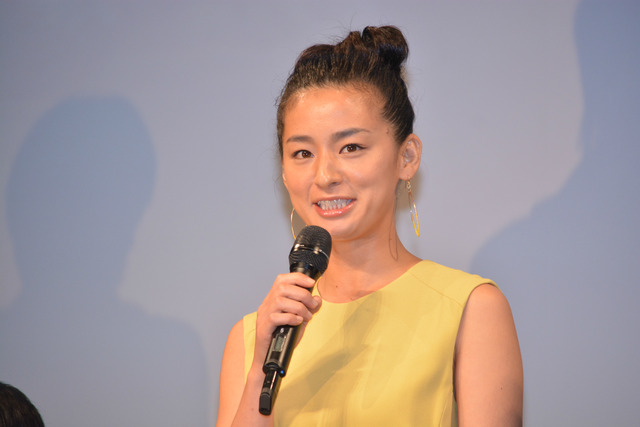 『ちいさな英雄-カニとタマゴと透明人間-』完成披露プレミア試写会/尾野真千子