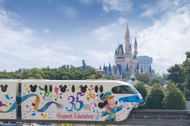 35周年の思い出がギュッ！フィナーレグッズの数々が熱い！(C) Disney