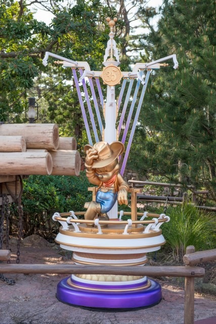 35周年の思い出がギュッ！フィナーレグッズの数々が熱い！(C) Disney