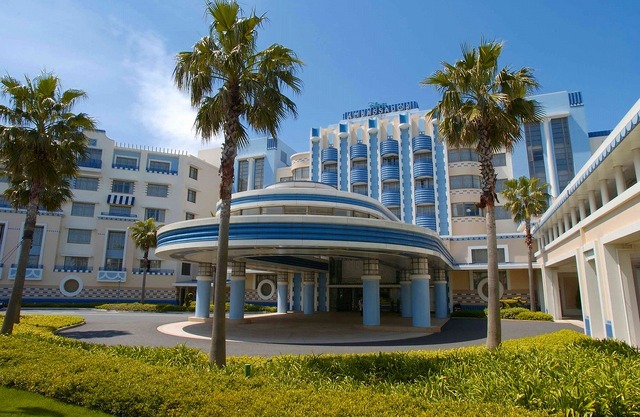 ディズニーアンバサダーホテル外観☆ (C) Disney/Pixar