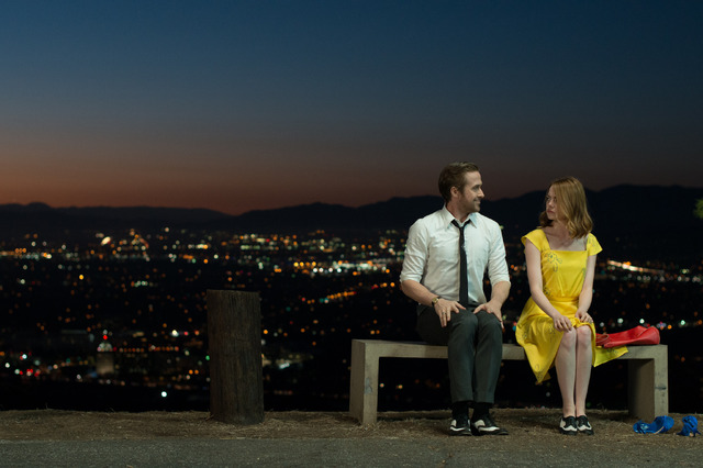 『ラ・ラ・ランド』(C)2017 Summit Entertainment, LLC. All Rights Reserved. Photo credit: EW0001: Sebastian (Ryan Gosling) and Mia (Emma Stone) in LA LA LAND. Photo courtesy of Lionsgate.