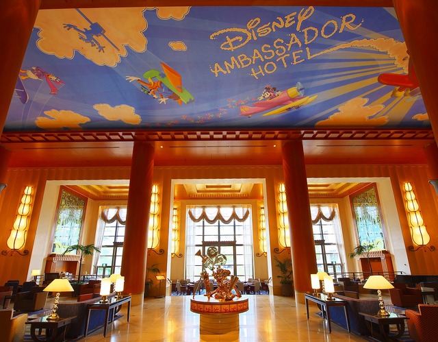 スペシャルルームの扉が開く！(C) Disney