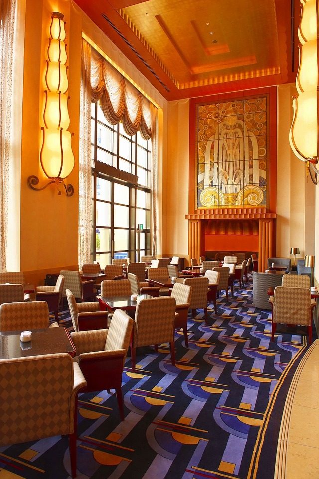 スペシャルルームの扉が開く！(C) Disney