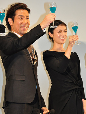 『夜明けの街で』公開初日舞台挨拶