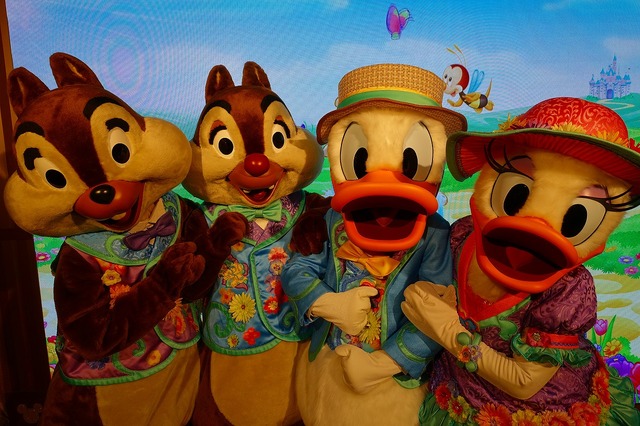 取材協力：香港ディズニーランド・リゾート　As to Disney artwork, logos and properties： (C) Disney