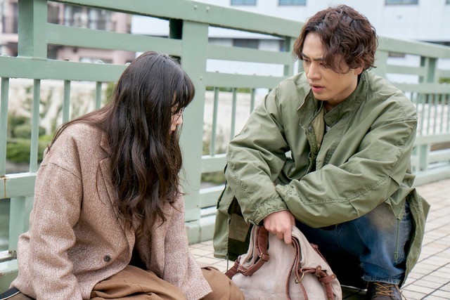 『雪の華』出会い　(C)2019 映画「雪の華」製作委員会