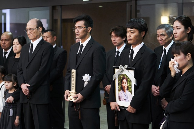 『母を亡くした時、 僕は遺骨を食べたいと思った。』本ビジュアル　(c)宮川サトシ/新潮社 (c)2019「母を亡くした時、僕は遺骨を食べたいと思った。」製作委員会