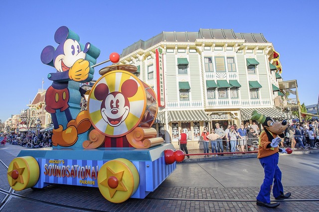 開催中「Get Your Ears On - A Mickey and Minnie Celebration」☆As to Disney artwork, logos and properties： (C) Disney