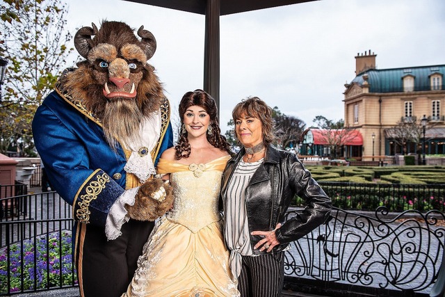 ベル声優がフロリダのワールド訪問！野獣とワルツも☆As to Disney artwork, logos and properties： (C) Disney