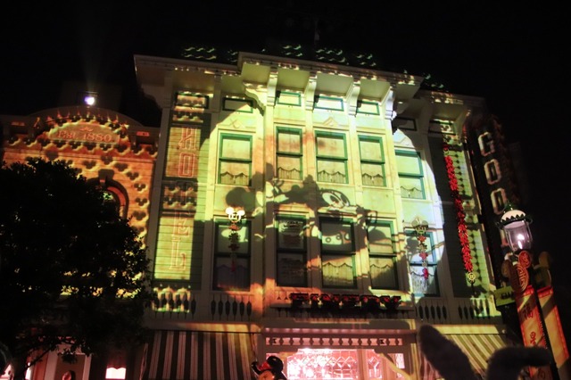 取材協力：香港ディズニーランド・リゾート As to Disney artwork, logos and properties： (C) Disney