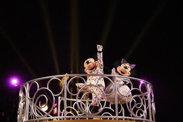 取材協力：香港ディズニーランド・リゾート As to Disney artwork, logos and properties： (C) Disney