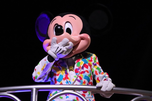 取材協力：香港ディズニーランド・リゾート As to Disney artwork, logos and properties： (C) Disney