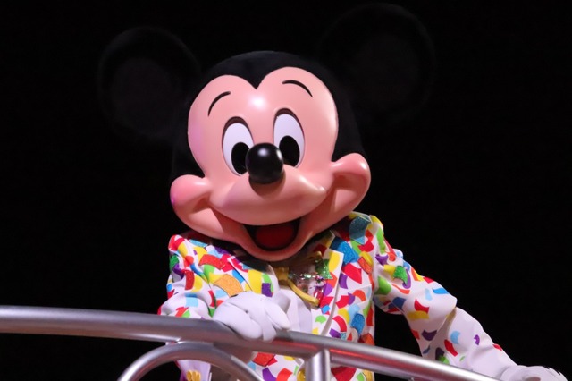 取材協力：香港ディズニーランド・リゾート As to Disney artwork, logos and properties： (C) Disney