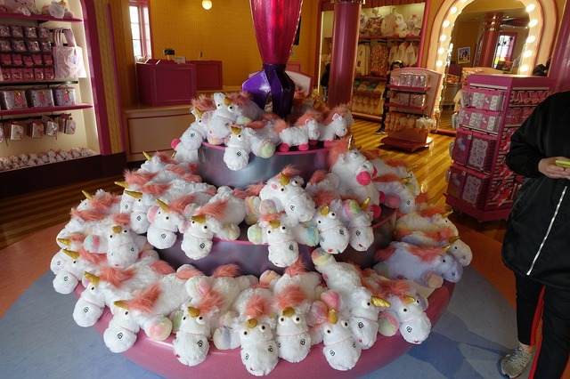 パークで大人気のフラッフィのグッズ☆画像提供：ユニバーサル・スタジオ・ジャパンTM & (C) Universal Studios.All rights reserved.