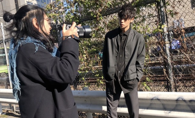 「窪田正孝×写真家・齋藤陽道 カレンダー2019」窪田正孝×齋藤陽道メイキングスチール