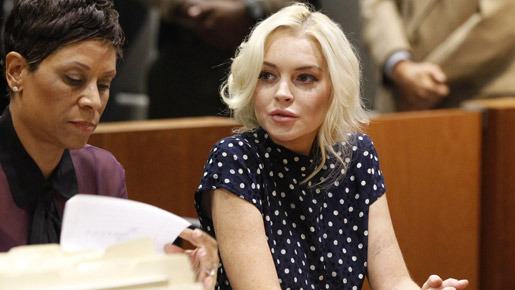 11月2日、ロサンゼルスの裁判所に出廷した際のリンジー・ローハン -(C) ロイター/AFLO