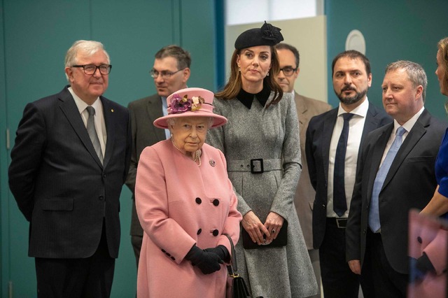 エリザベス女王＆キャサリン妃-(C)Getty Images
