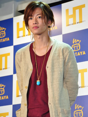 「HT 〜赤道の真下で鍋をつつく〜」　佐藤健
