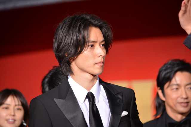 山崎賢人ら『キングダム』Wプレミアに登場！吉沢亮＆本郷奏多は“顔”の褒め合い合戦