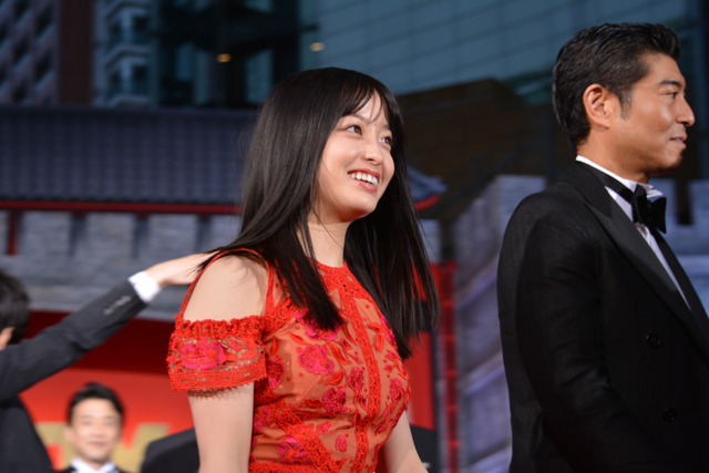 山崎賢人ら『キングダム』Wプレミアに登場！吉沢亮＆本郷奏多は“顔”の褒め合い合戦