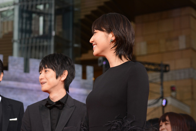 山崎賢人ら『キングダム』Wプレミアに登場！吉沢亮＆本郷奏多は“顔”の褒め合い合戦