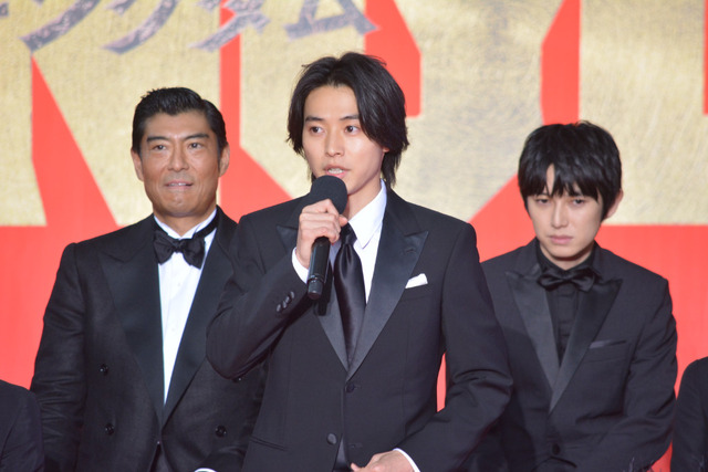 山崎賢人ら『キングダム』Wプレミアに登場！吉沢亮＆本郷奏多は“顔”の褒め合い合戦