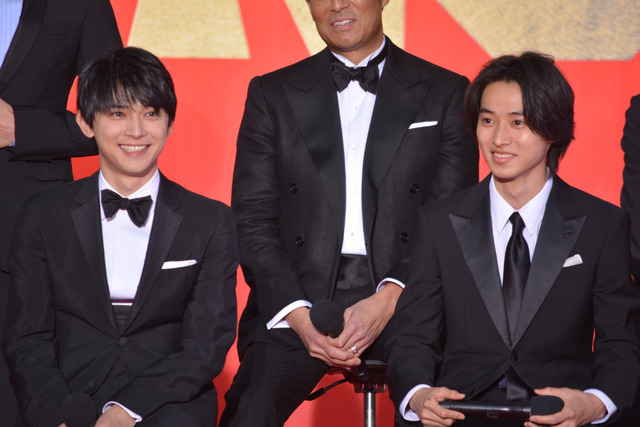 山崎賢人ら『キングダム』Wプレミアに登場！吉沢亮＆本郷奏多は“顔”の褒め合い合戦