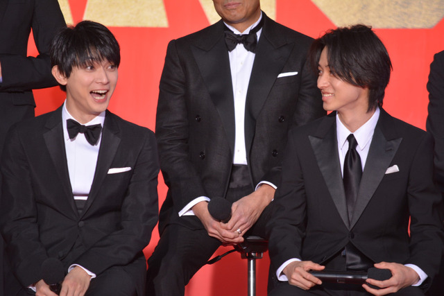 山崎賢人ら『キングダム』Wプレミアに登場！吉沢亮＆本郷奏多は“顔”の褒め合い合戦