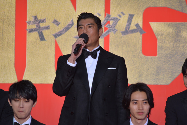 山崎賢人ら『キングダム』Wプレミアに登場！吉沢亮＆本郷奏多は“顔”の褒め合い合戦