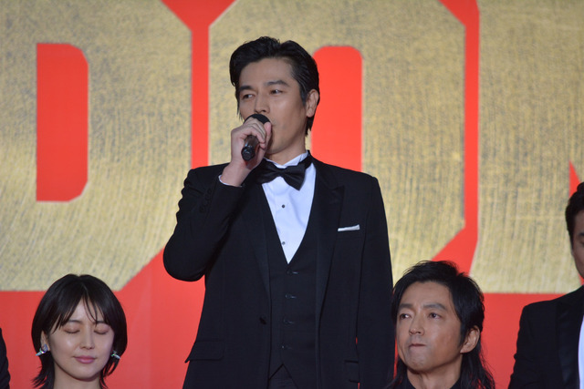 山崎賢人ら『キングダム』Wプレミアに登場！吉沢亮＆本郷奏多は“顔”の褒め合い合戦