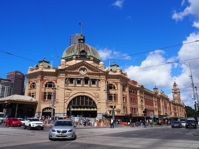 「フリンダースストリート駅」