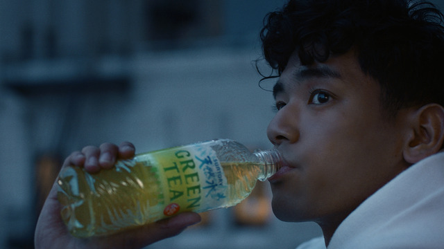 新TV-CM 「天然水GREEN TEA クリーンでグリーン」篇