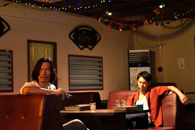 『パラダイス・ネクスト』　(C) 2019 JOINT PICTURES CO.,LTD. AND SHIMENSOKA CO.,LTD. ALL RIGHTS RESERVED