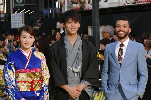 映画『名探偵ピカチュウ』ワールドプレミア“稲妻”イエローカーペット竹内涼真　飯豊まりえ　ジャスティス・スミス